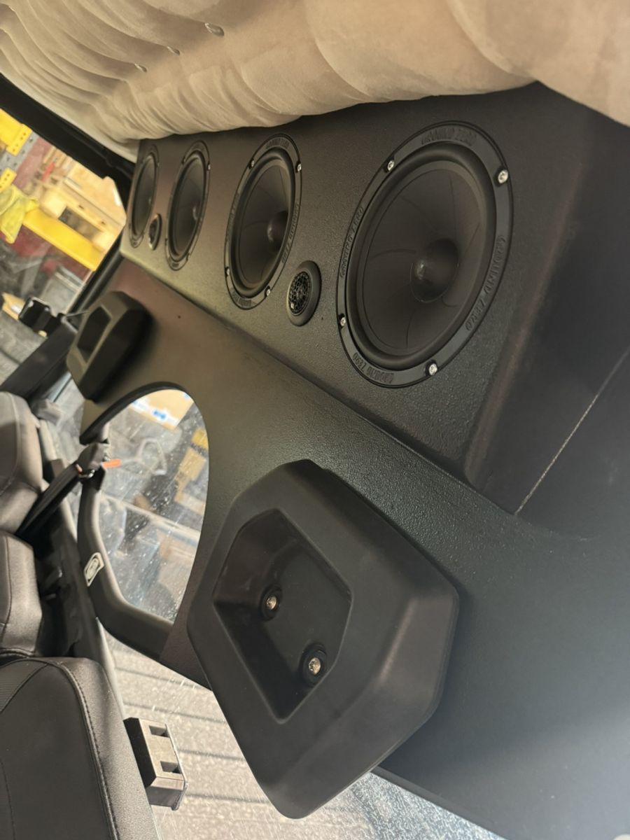 Custom bygget lydplanke til Can-am Traxter 4x6.5